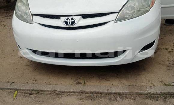Buy Used Toyota Sienna White Car in Abuja in Lagos State