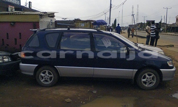 Acheter Occasion Voiture Toyota Picnic Bleu à Enugu Ezike, Enugu Acheter Occasion Voiture Toyota Picnic Bleu à Enugu Ezike, Enugu