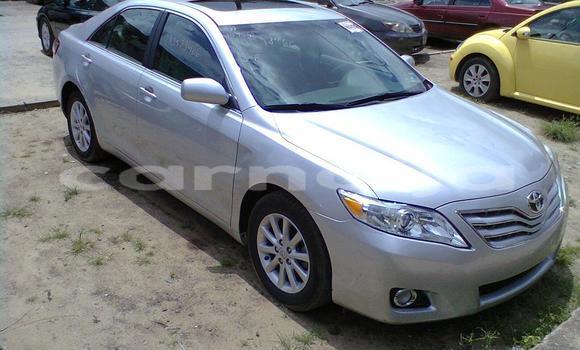 Acheter Occasion Voiture Toyota Camry Blanc à Ibiaku Ntok Okpo, État d'Akwa Ibom