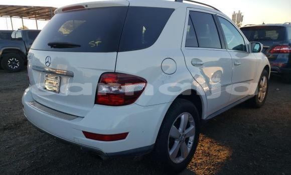 Acheter Occasion Voiture Mercedes-Benz ML–Class Blanc à Lagos, État de Lagos Acheter Occasion Voiture Mercedes-Benz ML–Class Blanc à Lagos, État de Lagos