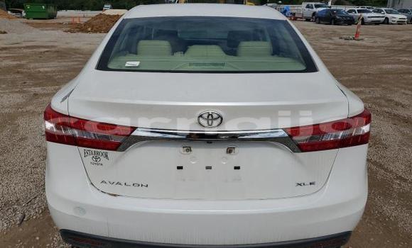 Buy New Toyota Avalon White Car in Badagry in Lagos State Buy New Toyota Avalon White Car in Badagry in Lagos State