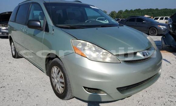 Buy New Toyota Sienna Green Car in Badagry in Lagos State Buy New Toyota Sienna Green Car in Badagry in Lagos State
