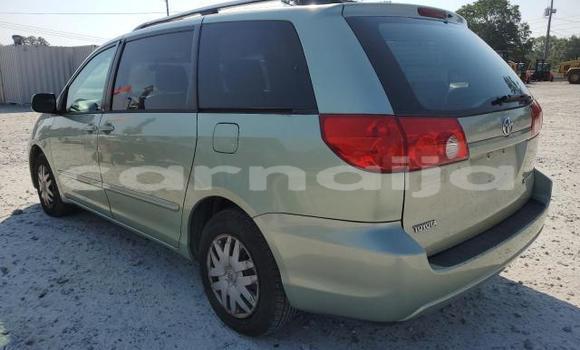Buy New Toyota Sienna Green Car in Badagry in Lagos State Buy New Toyota Sienna Green Car in Badagry in Lagos State