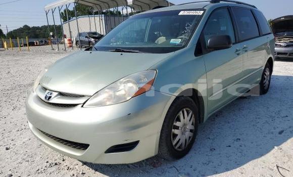 Buy New Toyota Sienna Green Car in Badagry in Lagos State Buy New Toyota Sienna Green Car in Badagry in Lagos State