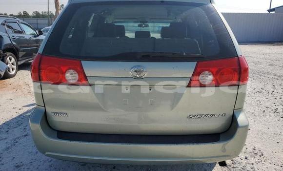 Buy New Toyota Sienna Green Car in Badagry in Lagos State Buy New Toyota Sienna Green Car in Badagry in Lagos State