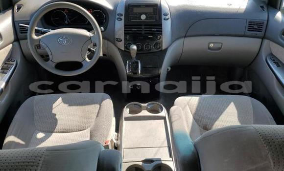 Buy New Toyota Sienna Green Car in Badagry in Lagos State Buy New Toyota Sienna Green Car in Badagry in Lagos State