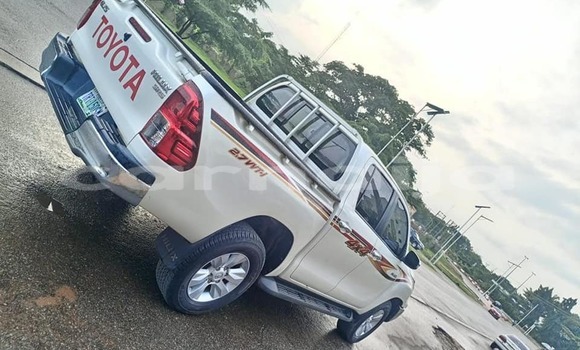 Acheter Occasion Voiture Toyota Hilux Blanc à Abuja, État de Lagos Acheter Occasion Voiture Toyota Hilux Blanc à Abuja, État de Lagos