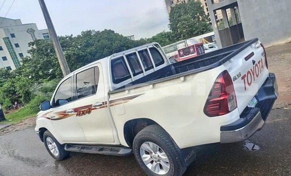 Acheter Occasion Voiture Toyota Hilux Blanc à Abuja, État de Lagos Acheter Occasion Voiture Toyota Hilux Blanc à Abuja, État de Lagos
