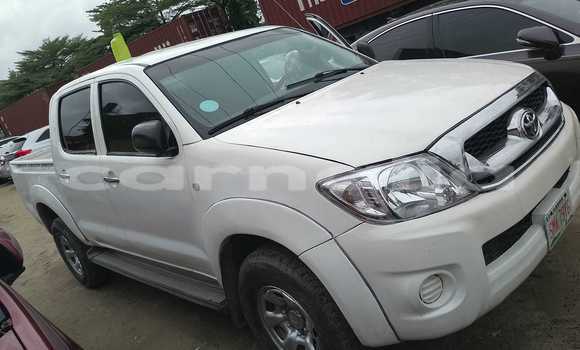 Acheter Occasion Voiture Toyota Hilux Blanc à Abuja, État de Lagos Acheter Occasion Voiture Toyota Hilux Blanc à Abuja, État de Lagos