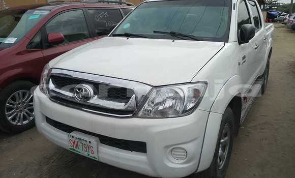 Acheter Occasion Voiture Toyota Hilux Blanc à Abuja, État de Lagos Acheter Occasion Voiture Toyota Hilux Blanc à Abuja, État de Lagos