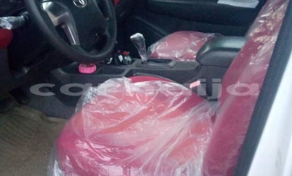 Acheter Occasion Voiture Toyota Hilux Blanc à Abuja, État de Lagos Acheter Occasion Voiture Toyota Hilux Blanc à Abuja, État de Lagos