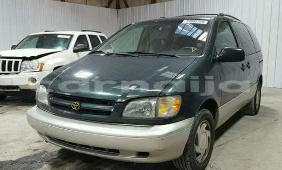 Buy Used Toyota Sienna Green Car in Daura in Katsina Buy Used Toyota Sienna Green Car in Daura in Katsina