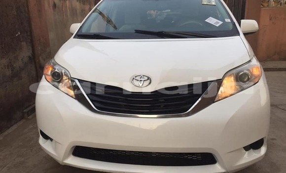 Buy Used Toyota Sienta White Car in Abuja in Lagos State