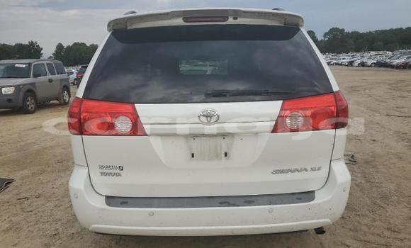 Buy New Toyota Sienna White Car in Badagry in Lagos State Buy New Toyota Sienna White Car in Badagry in Lagos State