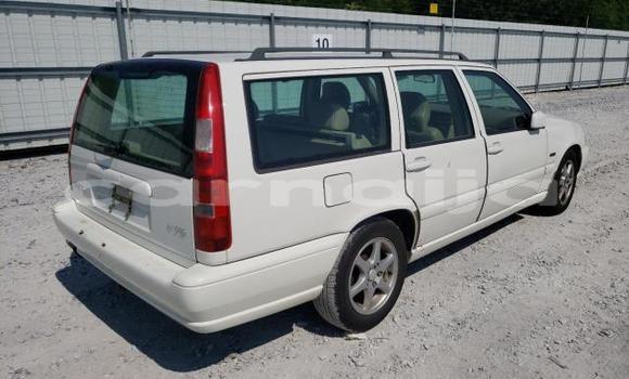 Buy New Volvo V70 White Car in Badagry in Lagos State Buy New Volvo V70 White Car in Badagry in Lagos State