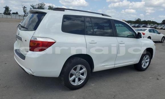 Buy New Toyota Highlander White Car in Badagry in Lagos State Buy New Toyota Highlander White Car in Badagry in Lagos State