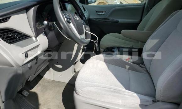 Acheter Neuf Voiture Toyota Sienna Noir à Badagry, État de Lagos Acheter Neuf Voiture Toyota Sienna Noir à Badagry, État de Lagos