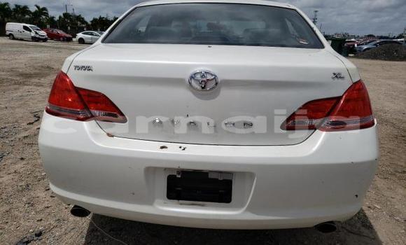 Buy New Toyota Avalon White Car in Badagry in Lagos State Buy New Toyota Avalon White Car in Badagry in Lagos State