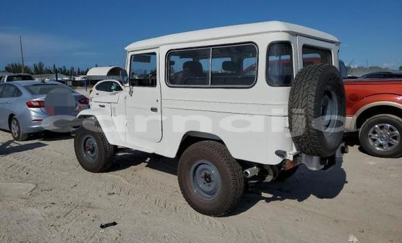 Buy New Toyota Land Cruiser White Car in Badagry in Lagos State Buy New Toyota Land Cruiser White Car in Badagry in Lagos State