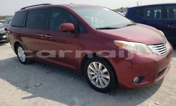 Acheter Neuf Voiture Toyota Sienna Rouge à Badagry, État de Lagos Acheter Neuf Voiture Toyota Sienna Rouge à Badagry, État de Lagos