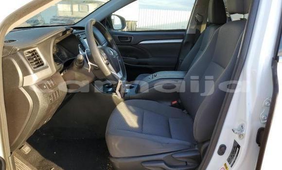 Buy New Toyota Highlander White Car in Badagry in Lagos State Buy New Toyota Highlander White Car in Badagry in Lagos State