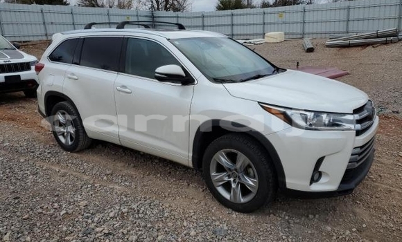 Buy New Toyota Highlander White Car in Badagry in Lagos State Buy New Toyota Highlander White Car in Badagry in Lagos State