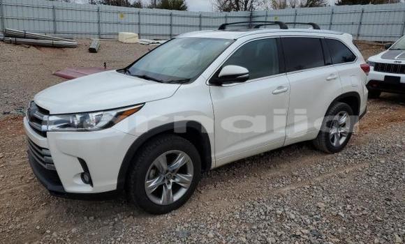 Buy New Toyota Highlander White Car in Badagry in Lagos State Buy New Toyota Highlander White Car in Badagry in Lagos State