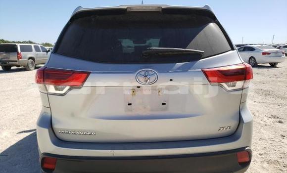 Buy New Toyota Highlander Silver Car in Badagry in Lagos State Buy New Toyota Highlander Silver Car in Badagry in Lagos State