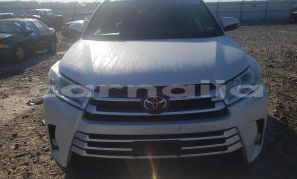 Buy New Toyota Highlander White Car in Badagry in Lagos State Buy New Toyota Highlander White Car in Badagry in Lagos State