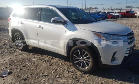 Buy New Toyota Highlander White Car in Badagry in Lagos State Buy New Toyota Highlander White Car in Badagry in Lagos State