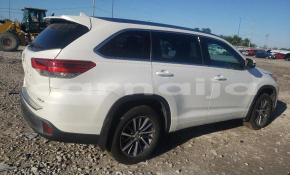 Buy New Toyota Highlander White Car in Badagry in Lagos State Buy New Toyota Highlander White Car in Badagry in Lagos State