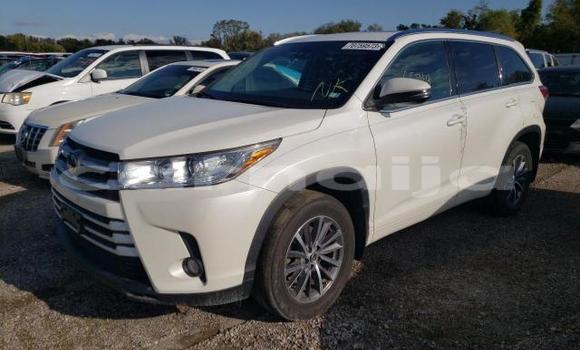 Buy New Toyota Highlander White Car in Badagry in Lagos State Buy New Toyota Highlander White Car in Badagry in Lagos State