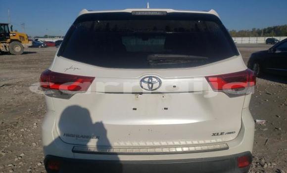 Buy New Toyota Highlander White Car in Badagry in Lagos State Buy New Toyota Highlander White Car in Badagry in Lagos State