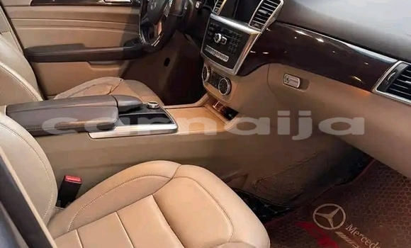 Acheter Occasion Voiture Mercedes-Benz ML–Class Gris à Lagos, État de Lagos Acheter Occasion Voiture Mercedes-Benz ML–Class Gris à Lagos, État de Lagos