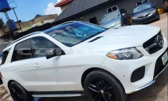 Acheter Occasion Voiture Mercedes-Benz ML–Class Blanc à Abuja, État de Lagos Acheter Occasion Voiture Mercedes-Benz ML–Class Blanc à Abuja, État de Lagos