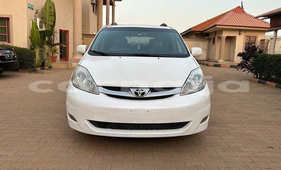 Buy Used Toyota Sienna White Car in Abuja in Lagos State