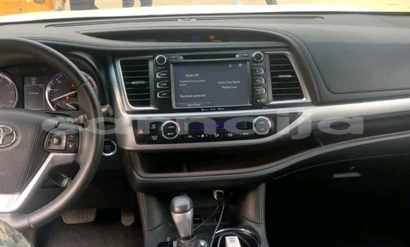 Buy Used Toyota Highlander White Car in Abuja in Lagos State