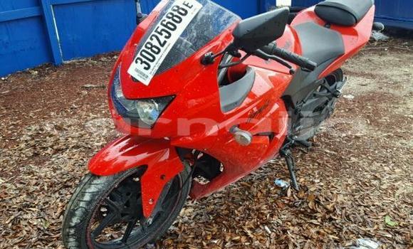 Acheter Import Moto Honda CBR Rouge à Daura, Katsina Acheter Import Moto Honda CBR Rouge à Daura, Katsina