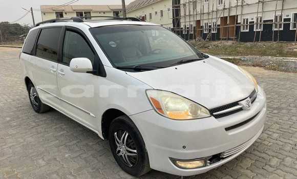 Buy Used Toyota Sienta White Car in Abakaliki in Ebonyi State Buy Used Toyota Sienta White Car in Abakaliki in Ebonyi State