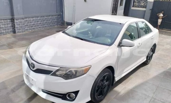 Buy Used Toyota Camry White Car in Abak in Akwa Ibom State Buy Used Toyota Camry White Car in Abak in Akwa Ibom State