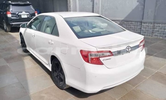 Acheter Occasion Voiture Toyota Camry Blanc à Abak, État d'Akwa Ibom Acheter Occasion Voiture Toyota Camry Blanc à Abak, État d'Akwa Ibom