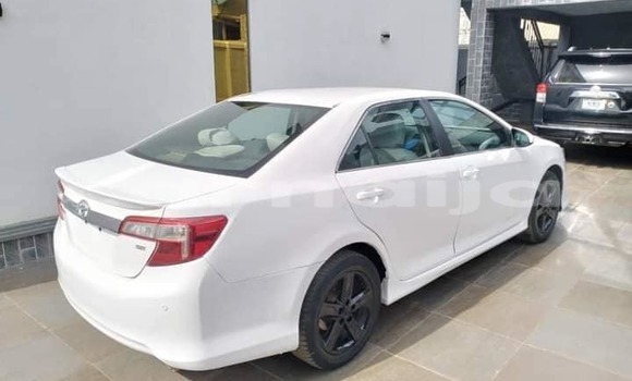 Acheter Occasion Voiture Toyota Camry Blanc à Abak, État d'Akwa Ibom Acheter Occasion Voiture Toyota Camry Blanc à Abak, État d'Akwa Ibom