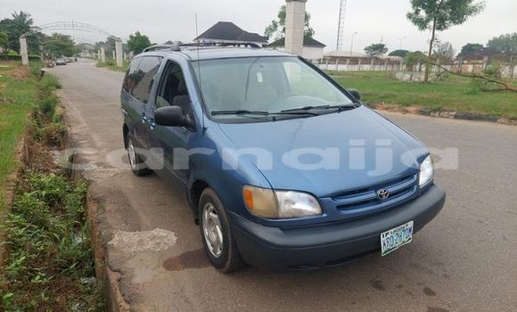 Buy Used Toyota Sienna Blue Car in Abakaliki in Ebonyi State