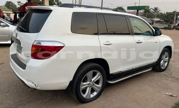 Acheter Occasion Voiture Toyota Highlander Blanc à Abak, État d'Akwa Ibom Acheter Occasion Voiture Toyota Highlander Blanc à Abak, État d'Akwa Ibom
