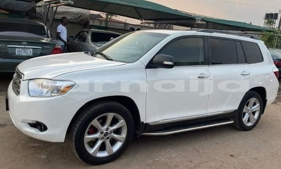 Acheter Occasion Voiture Toyota Highlander Blanc à Abak, État d'Akwa Ibom Acheter Occasion Voiture Toyota Highlander Blanc à Abak, État d'Akwa Ibom