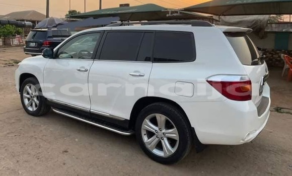 Acheter Occasion Voiture Toyota Highlander Blanc à Abak, État d'Akwa Ibom Acheter Occasion Voiture Toyota Highlander Blanc à Abak, État d'Akwa Ibom