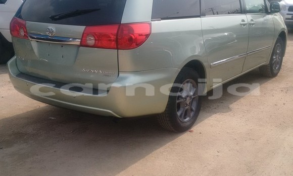 Acheter Occasion Voiture Toyota Sienna Vert à Ipokia, État d'Ogun Acheter Occasion Voiture Toyota Sienna Vert à Ipokia, État d'Ogun