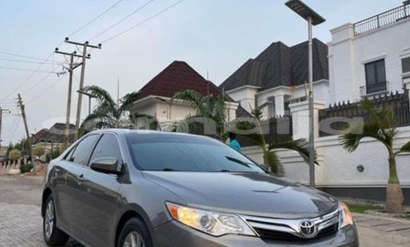 Acheter Occasion Voiture Toyota Camry Blanc à Lagos, État de Lagos Acheter Occasion Voiture Toyota Camry Blanc à Lagos, État de Lagos