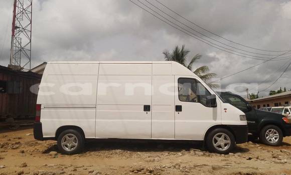 Acheter Occasion Voiture Fiat 126 Blanc à Abak, État d'Akwa Ibom Acheter Occasion Voiture Fiat 126 Blanc à Abak, État d'Akwa Ibom