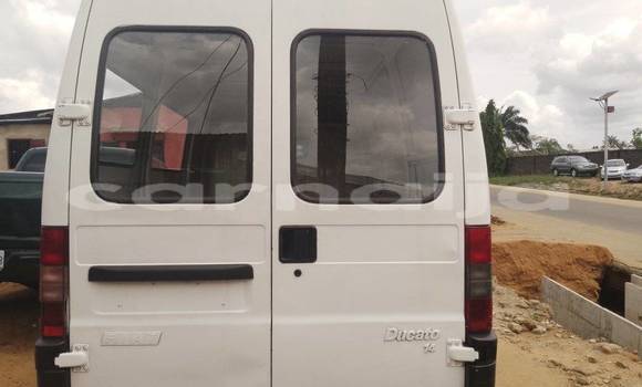 Acheter Occasion Voiture Fiat 126 Blanc à Abak, État d'Akwa Ibom Acheter Occasion Voiture Fiat 126 Blanc à Abak, État d'Akwa Ibom